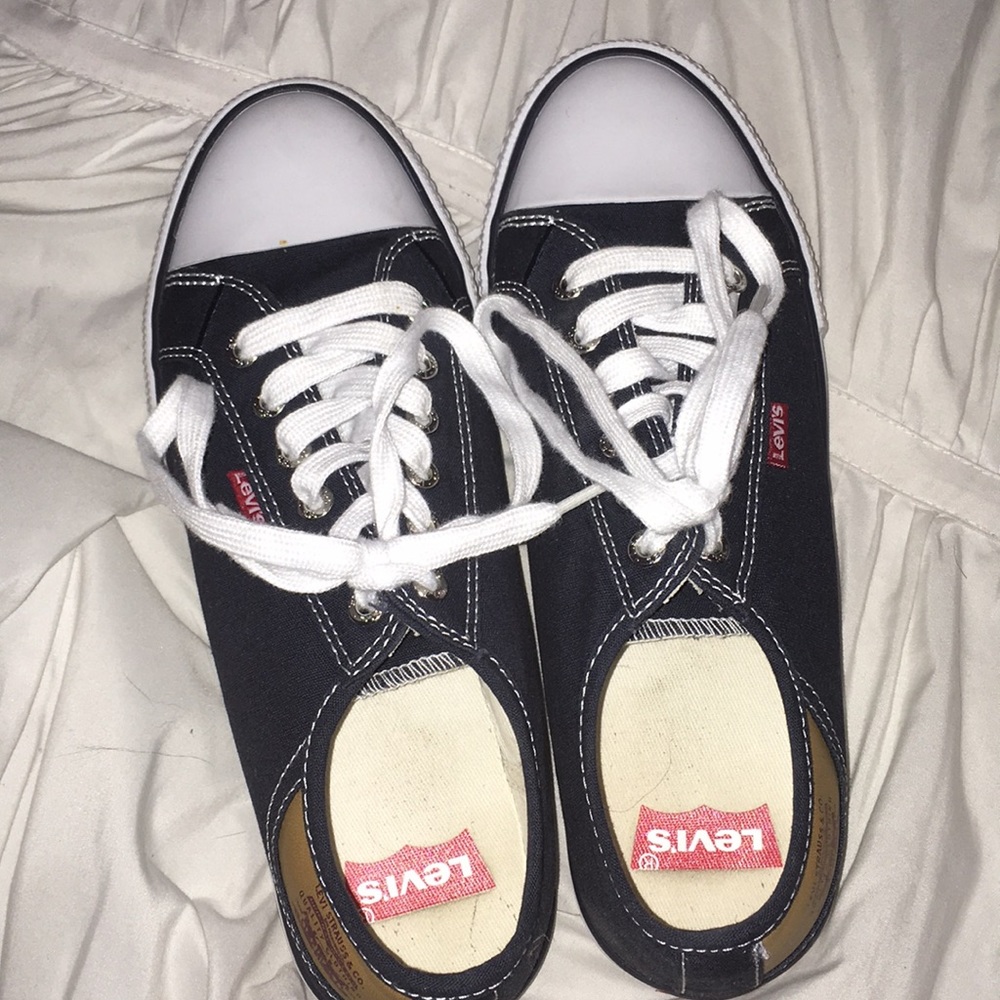 Levi’s Stan Bucks shoes
